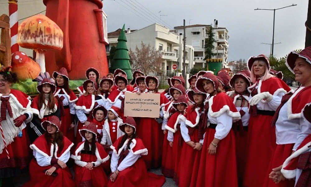 Παράδοση και γιορτή: Εντυπωσιακή παρέλαση στην καρδιά της Λάρισας (βίντεο)